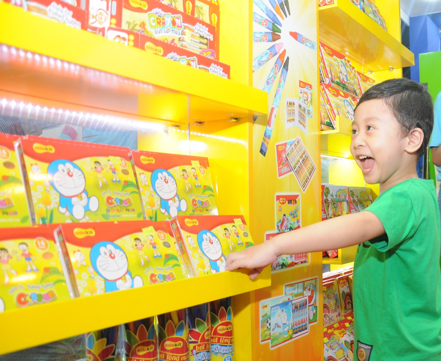 Say mê ngắm nhìn những dụng cụ học tập ước ao